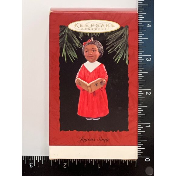 1994 HALLMARK KEEPSAKE ORNAMENT QX447-3 JOYOUS SONG CHOIR CHURCH - Picture 1 of 7